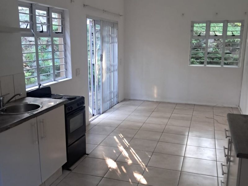 Quaint 1 Bed Garden Cottage in Westville  - Photo 3