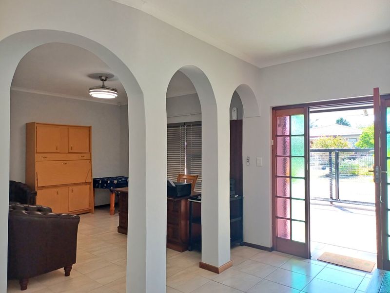 Spacious Dual-Living Home with Scenic Views and Exceptional Versatility - Photo 6