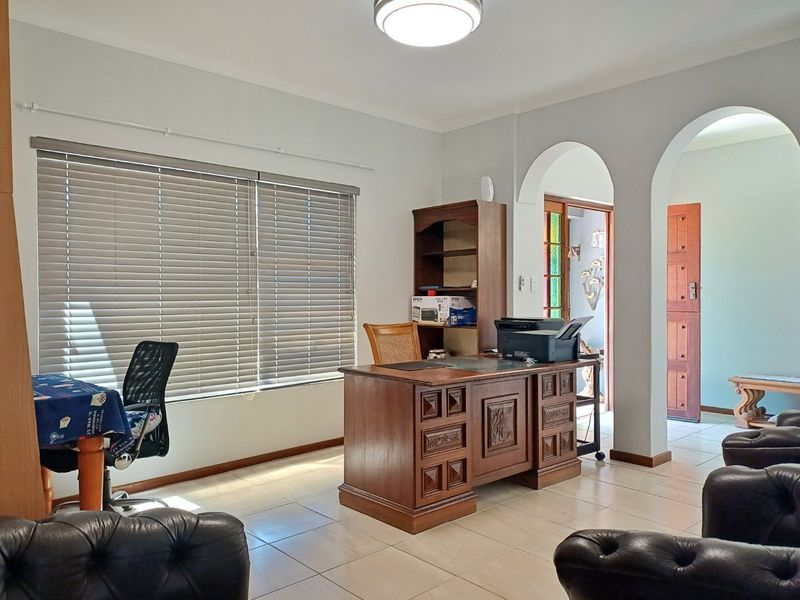 Spacious Dual-Living Home with Scenic Views and Exceptional Versatility - Photo 7