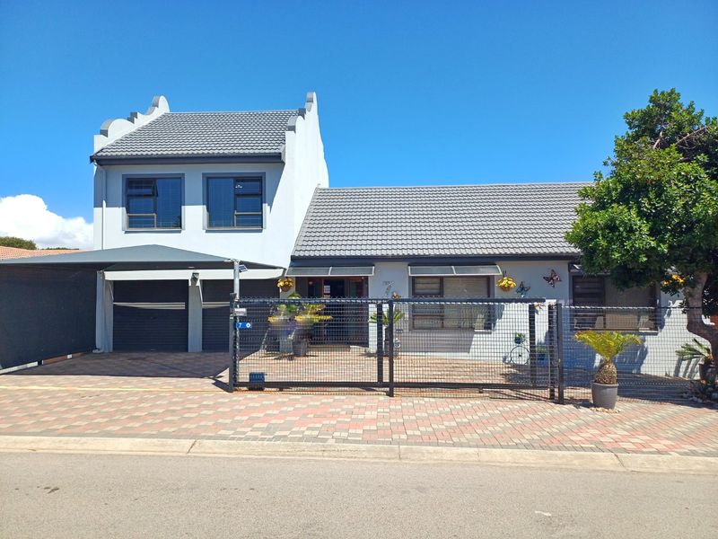 Spacious Dual-Living Home with Scenic Views and Exceptional Versatility - Photo 2