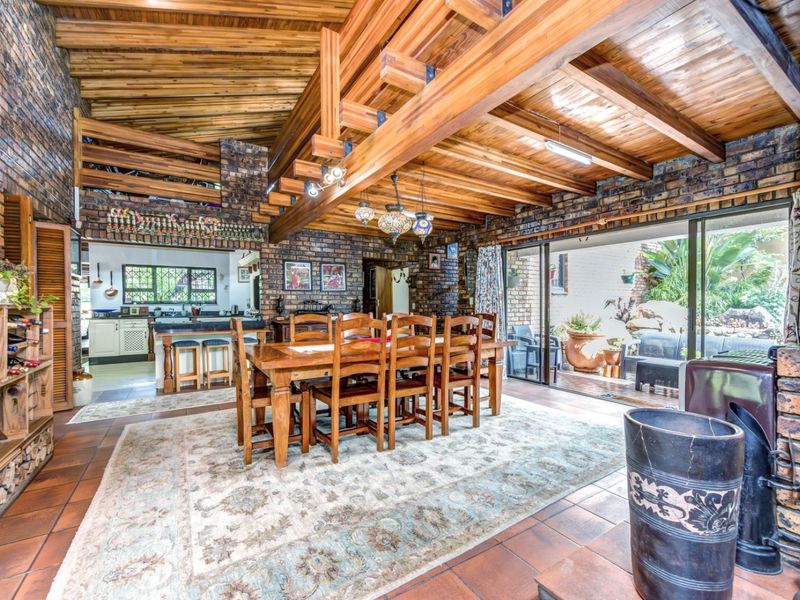 4-Bedroom Paulshof Gem: Granite Kitchen, Zen Garden & 3 Garages - Photo 4