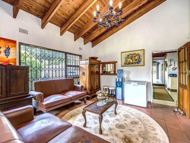 4-Bedroom Paulshof Gem: Granite Kitchen, Zen Garden & 3 Garages - Photo 9