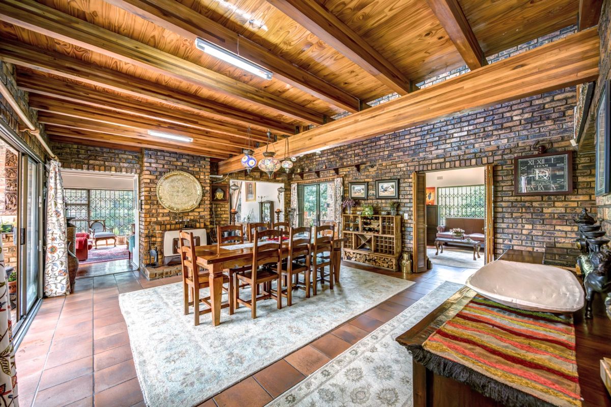 4-Bedroom Paulshof Gem: Granite Kitchen, Zen Garden & 3 Garages - Photo 5