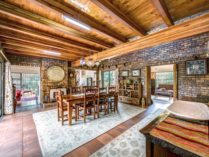 4-Bedroom Paulshof Gem: Granite Kitchen, Zen Garden & 3 Garages - Photo 5