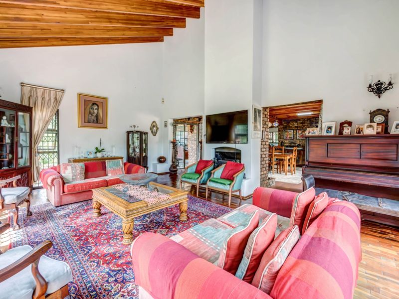 4-Bedroom Paulshof Gem: Granite Kitchen, Zen Garden & 3 Garages - Photo 8
