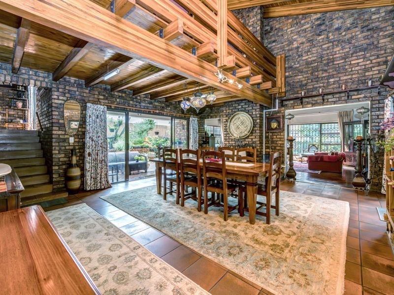 4-Bedroom Paulshof Gem: Granite Kitchen, Zen Garden & 3 Garages - Photo 6