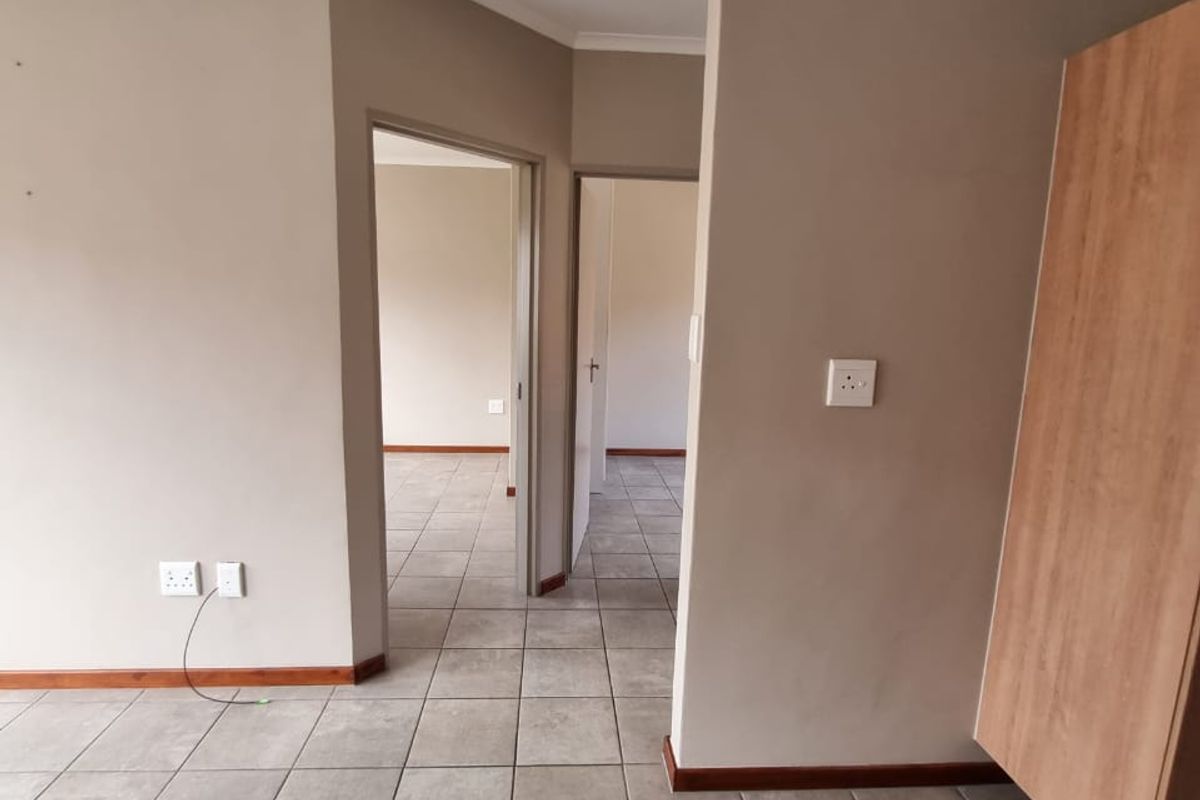 2 BEDROOMS 1 BATHROOM APARTMENT IN ELEPHANT TERRACE , KOSMOSDAL CENTURION FOR RENT - Photo 5