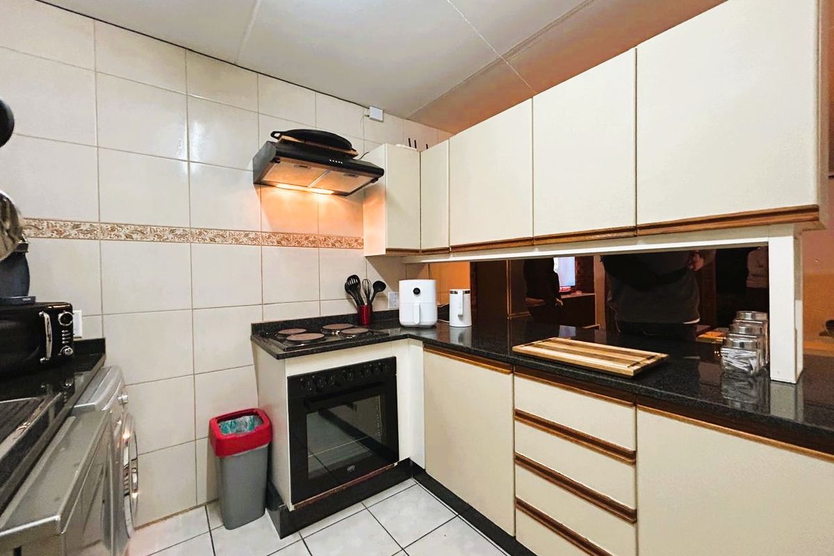 2 Bedroom 1 Bathroom Apartment with Garden - Photo 5