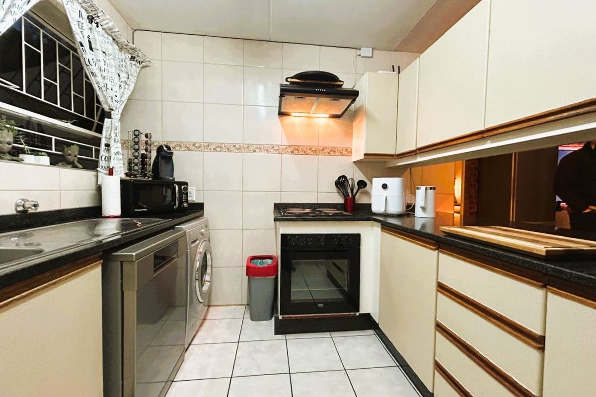 2 Bedroom 1 Bathroom Apartment with Garden - Photo 4