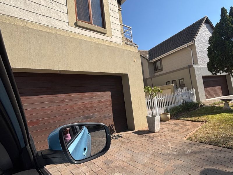 Elegant 3-Bedroom 2.5 full bathrooms Duplex To Let in Zwartkop Golf Estate - Photo 1