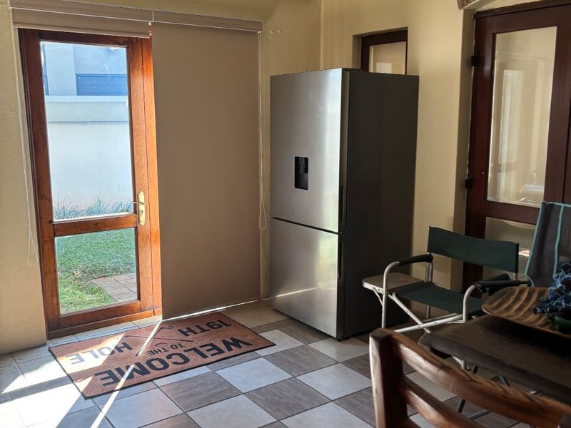 Elegant 3-Bedroom 2.5 full bathrooms Duplex To Let in Zwartkop Golf Estate - Photo 9