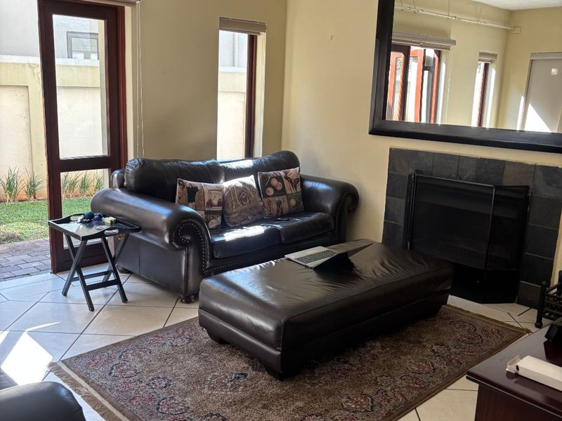 Elegant 3-Bedroom 2.5 full bathrooms Duplex To Let in Zwartkop Golf Estate - Photo 10