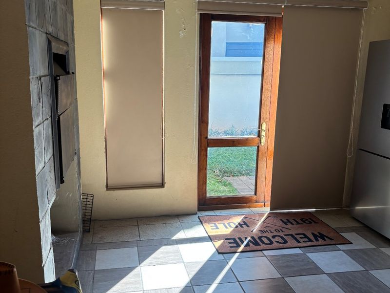 Elegant 3-Bedroom 2.5 full bathrooms Duplex To Let in Zwartkop Golf Estate - Photo 8