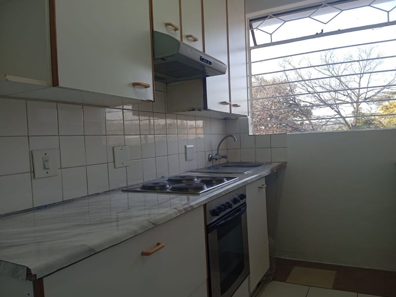 A two bedroom flat in Gavinglen Lyndhurst - Photo 4