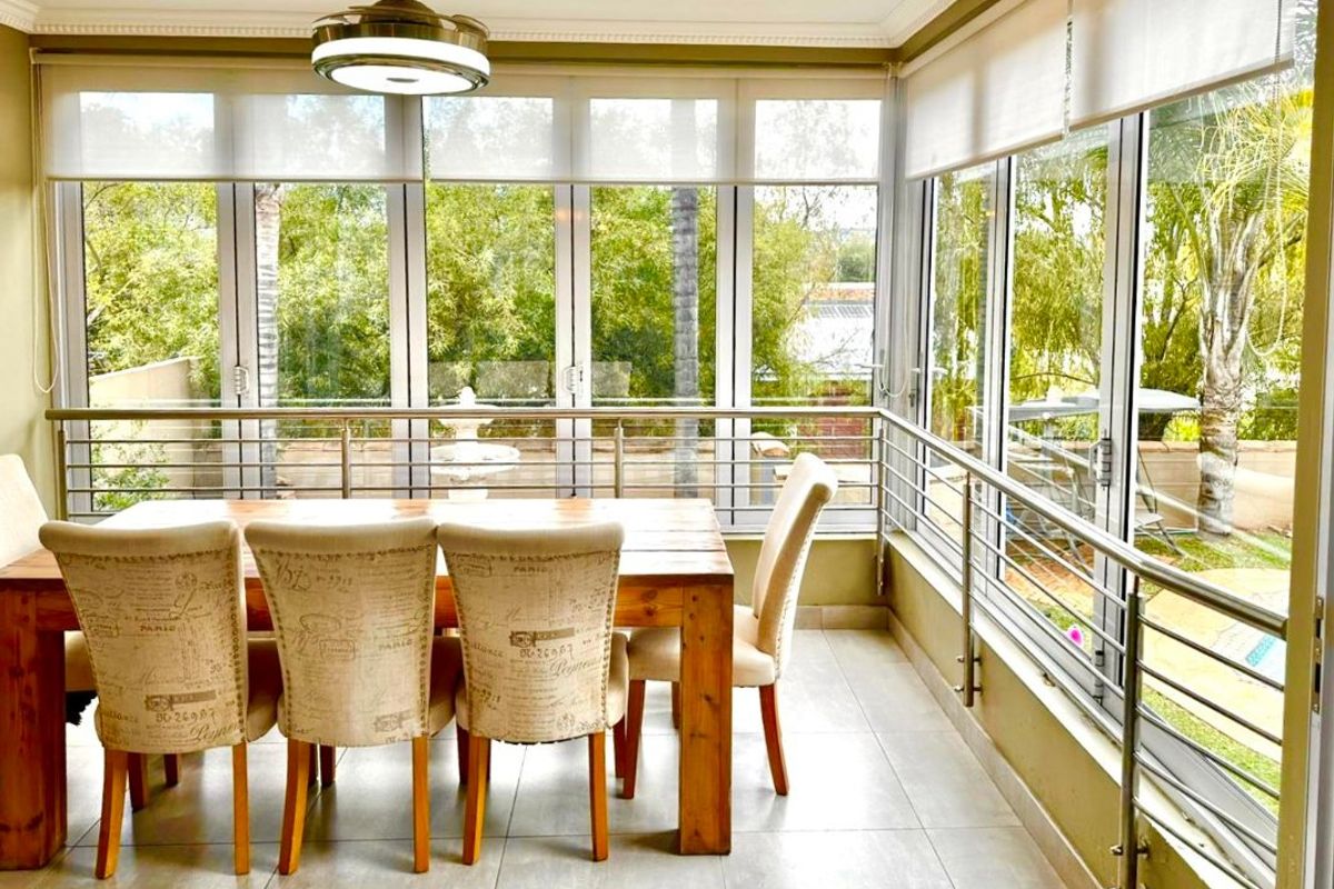 ELEGANT FAMILY LIVING WITH TIMELESS CHARM IN A PRIME ESTATE SETTING - Photo 3