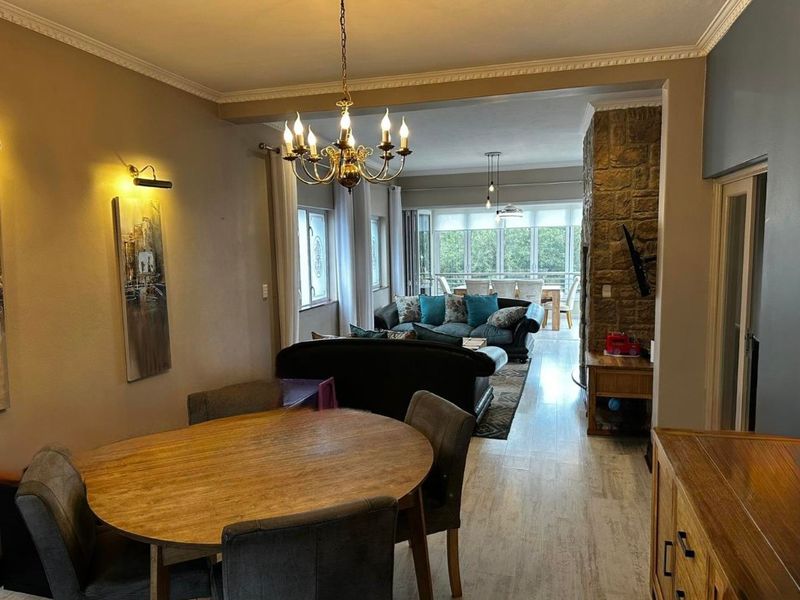 ELEGANT FAMILY LIVING WITH TIMELESS CHARM IN A PRIME ESTATE SETTING - Photo 8
