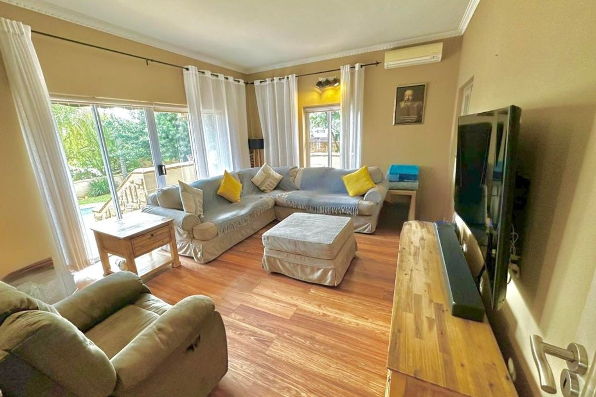 ELEGANT FAMILY LIVING WITH TIMELESS CHARM IN A PRIME ESTATE SETTING - Photo 4
