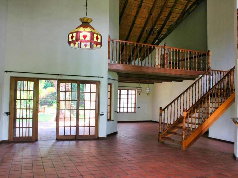 Elevated Family Home with Exceptional Potential - Photo 9
