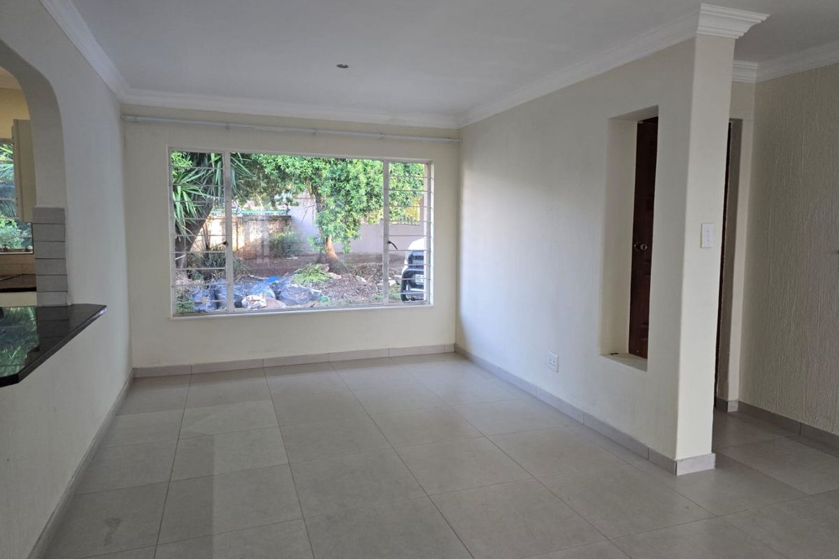 Doornpoort Delight: Light, airy 3 bed home - Photo 4