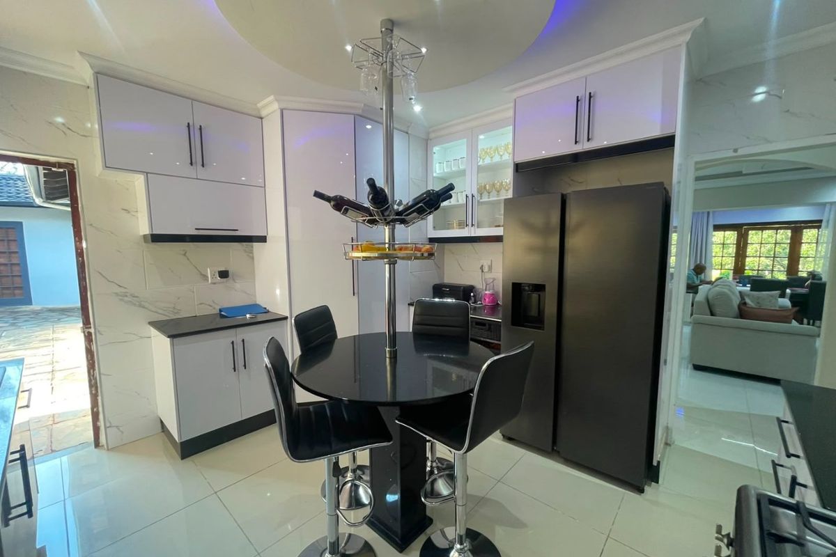 Semi Furnished or Fully Furnished Four Bedroom Newly Renovated Home in Sought After Suburb- Silverdale Cr, Chasevalley - Photo 3