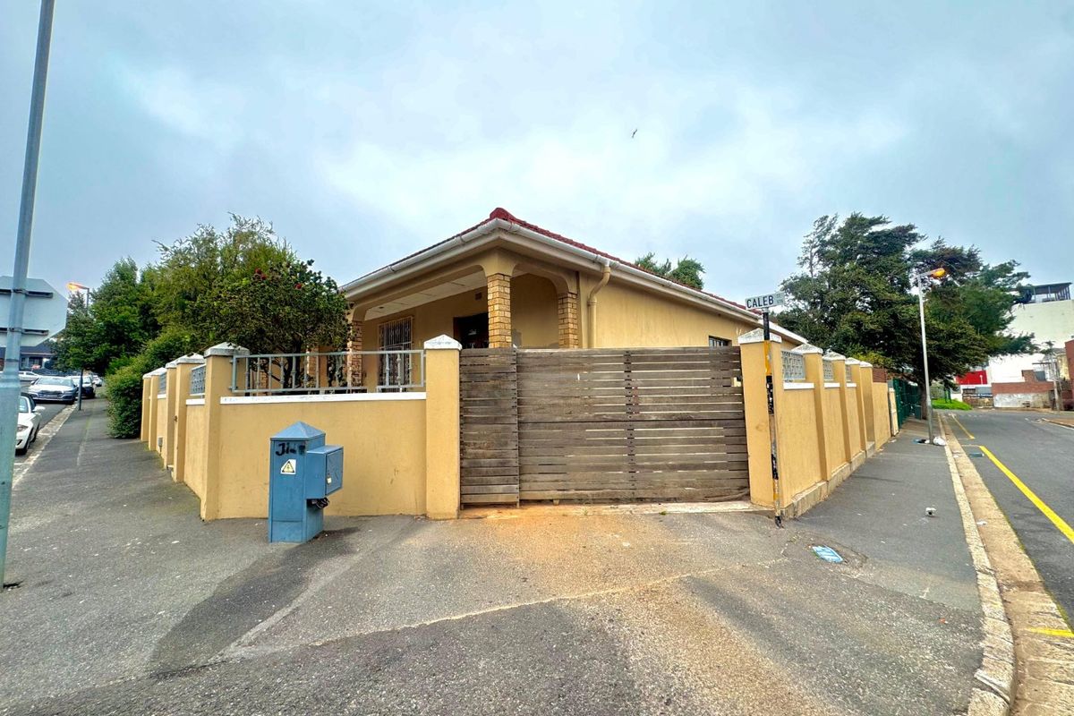 INVESTORS DREAM, IN THE HEART OF WOODSTOCK - Photo 2