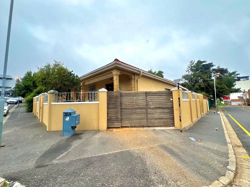 INVESTORS DREAM, IN THE HEART OF WOODSTOCK - Photo 2