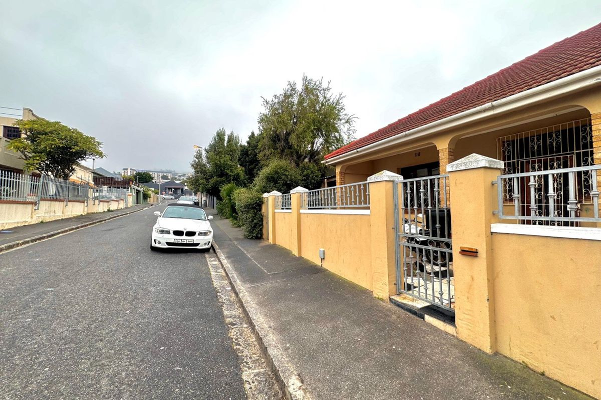 INVESTORS DREAM, IN THE HEART OF WOODSTOCK - Photo 3