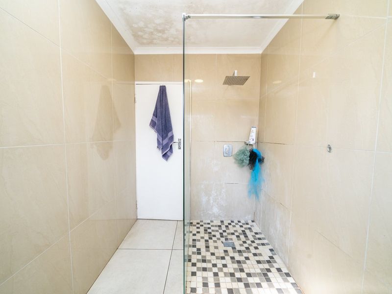 Secure & Spacious 2-Bedroom Flat – Perfect for Comfortable Living!  - Photo 8