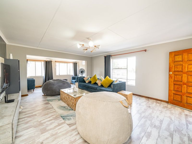 Secure & Spacious 2-Bedroom Flat – Perfect for Comfortable Living!  - Photo 1