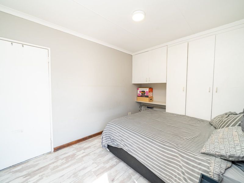 Secure & Spacious 2-Bedroom Flat – Perfect for Comfortable Living!  - Photo 2