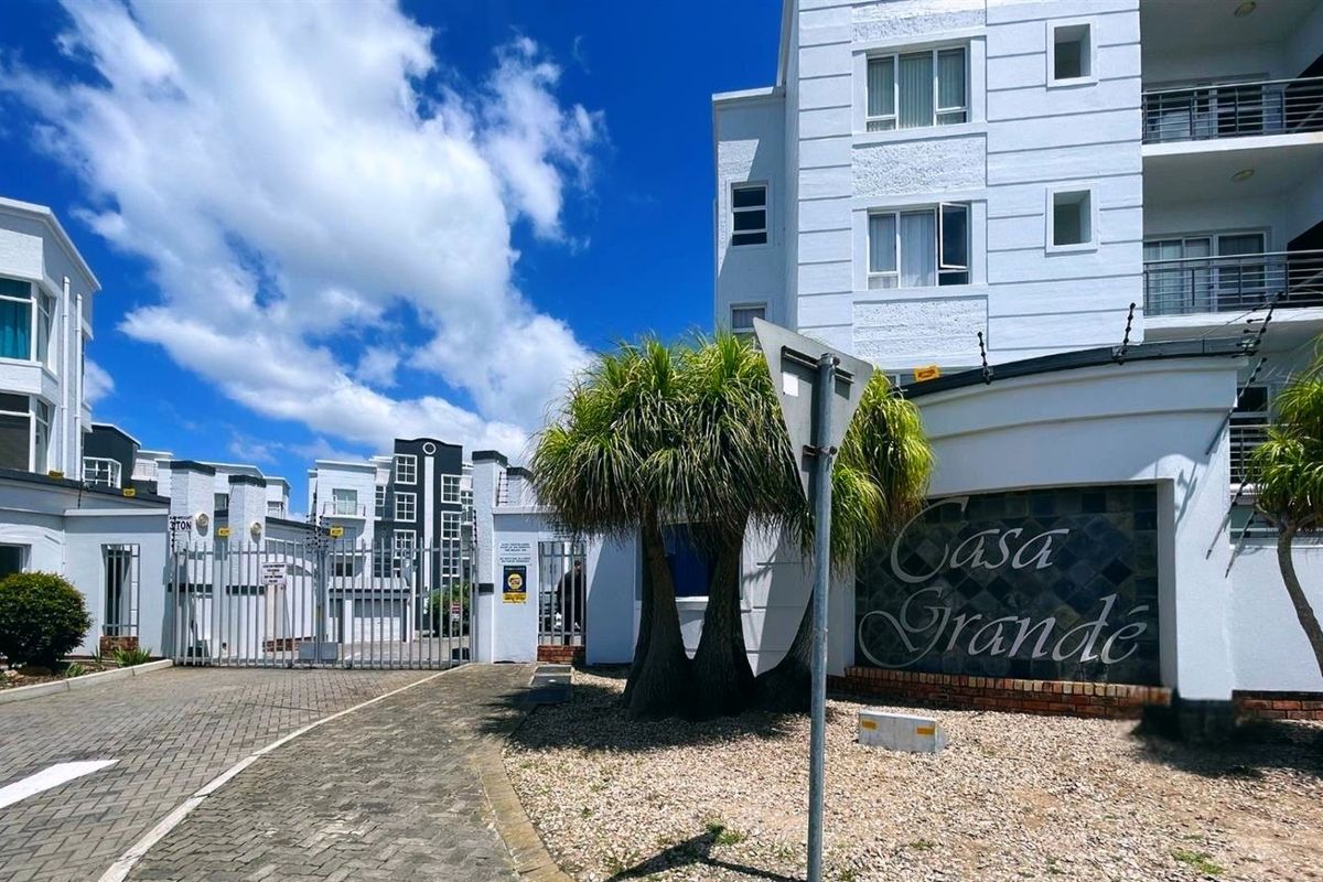 COASTAL RENOVATED APARTMENT WITH EXCELLENT INVESTMENT POTENTIAL - Photo 4