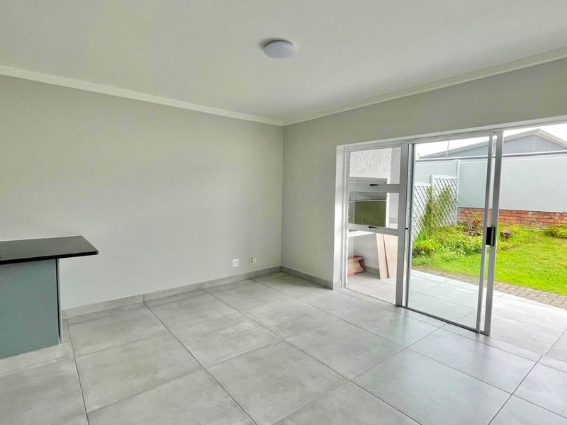 COASTAL RENOVATED APARTMENT WITH EXCELLENT INVESTMENT POTENTIAL - Photo 7