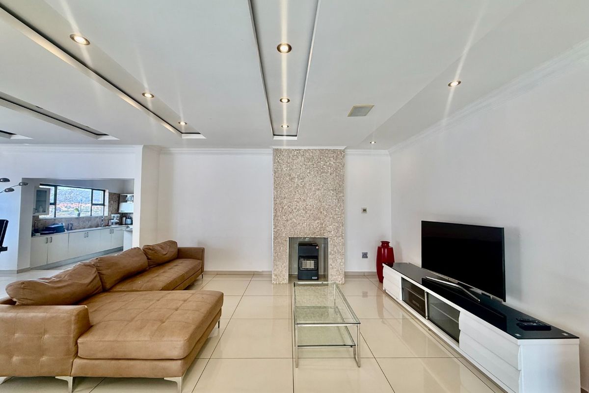 Sophisticated Estate Living at Its Finest - Photo 4