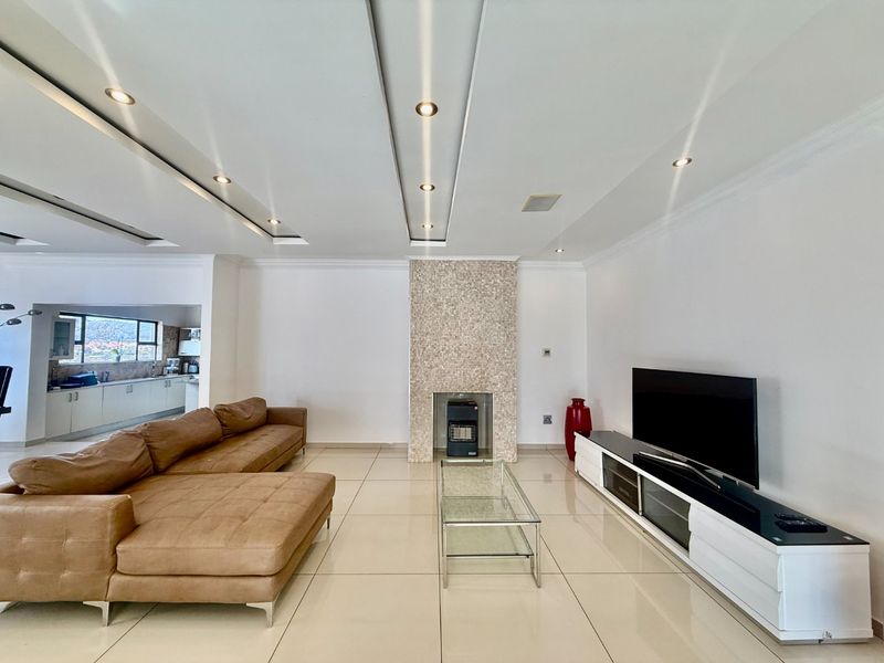 Sophisticated Estate Living at Its Finest - Photo 4