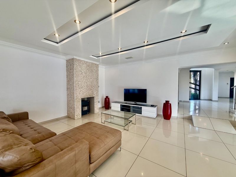 Sophisticated Estate Living at Its Finest - Photo 5