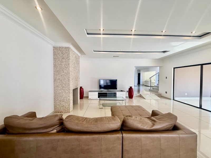 Sophisticated Estate Living at Its Finest - Photo 7