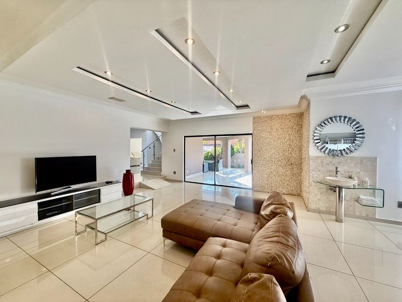 Sophisticated Estate Living at Its Finest - Photo 6
