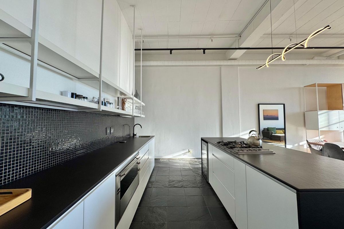 Modern 2-Bedroom Furnished Apartment in Salt River - Photo 4