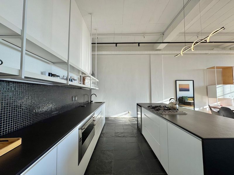 Modern 2-Bedroom Furnished Apartment in Salt River - Photo 4