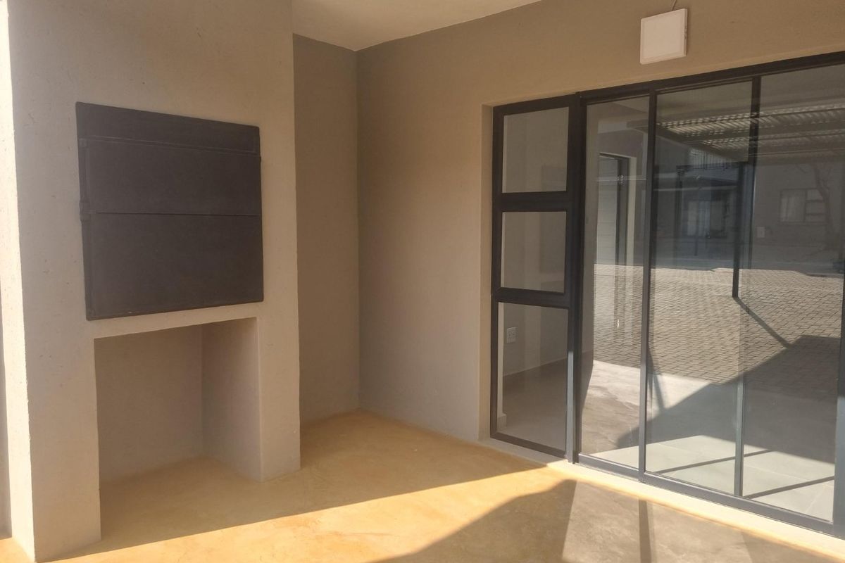 For Sale – 2 Bedroom, 1 Bathroom Home in Melodie - Photo 3