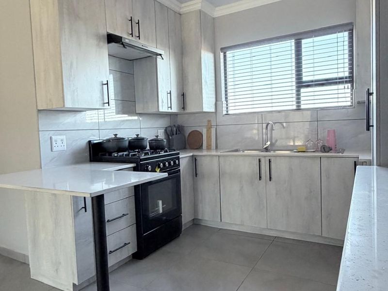 For Sale – 2 Bedroom, 1 Bathroom Home in Melodie - Photo 6