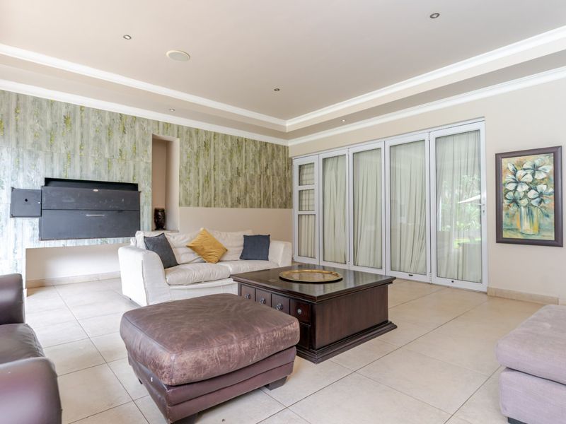 Lovely Family Luxury in the Heart of Bedfordview - Photo 10