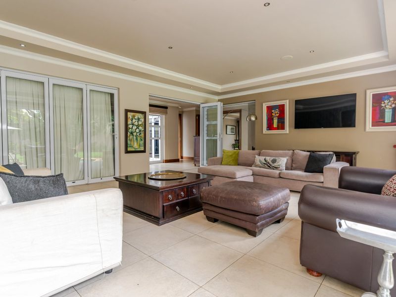 Lovely Family Luxury in the Heart of Bedfordview - Photo 9