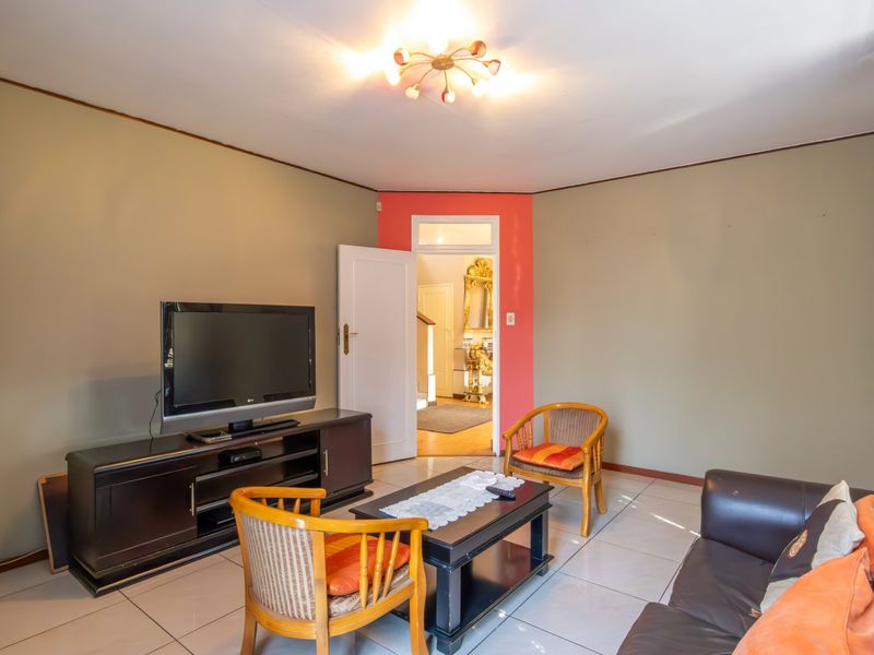 Spacious Family Home - Perfectly positioned and packed with extras - Photo 8