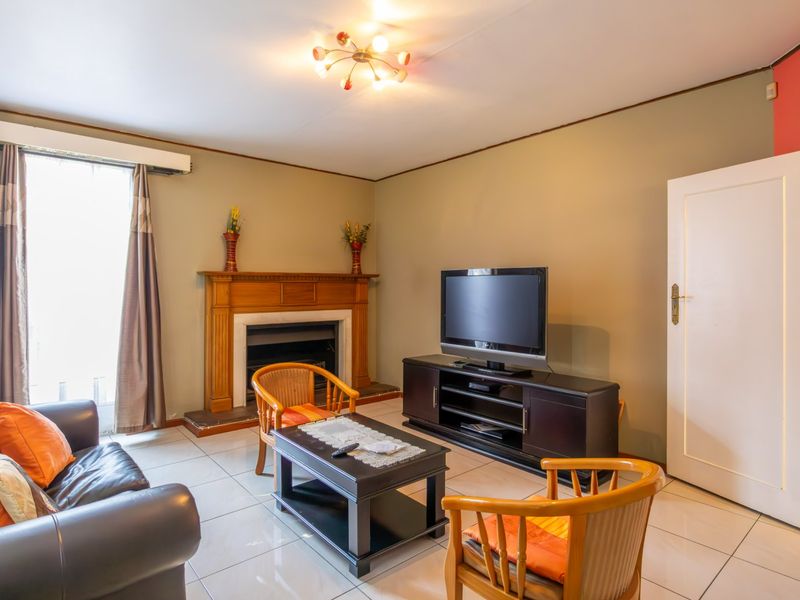 Spacious Family Home - Perfectly positioned and packed with extras - Photo 7