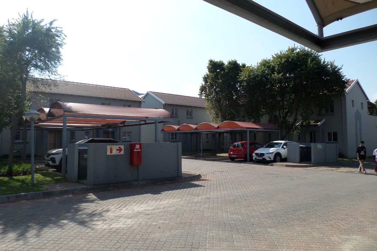 Excellent investment! Lock up and Go Lifestyle! - Photo 3
