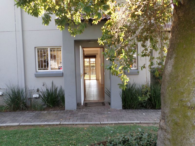 Excellent investment! Lock up and Go Lifestyle! - Photo 4
