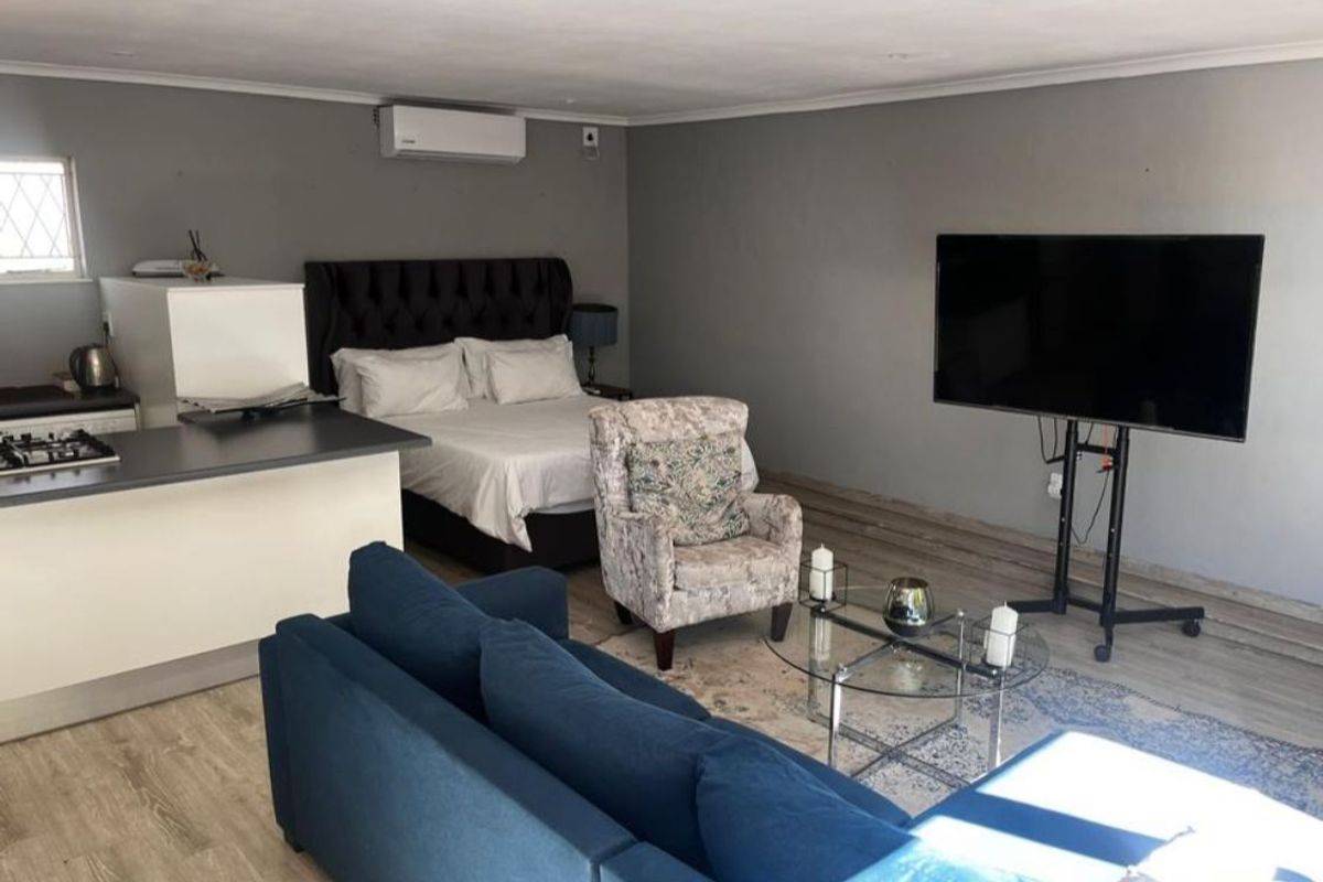 1 Bedroom Garden Cottage in Bryanston - Photo 3
