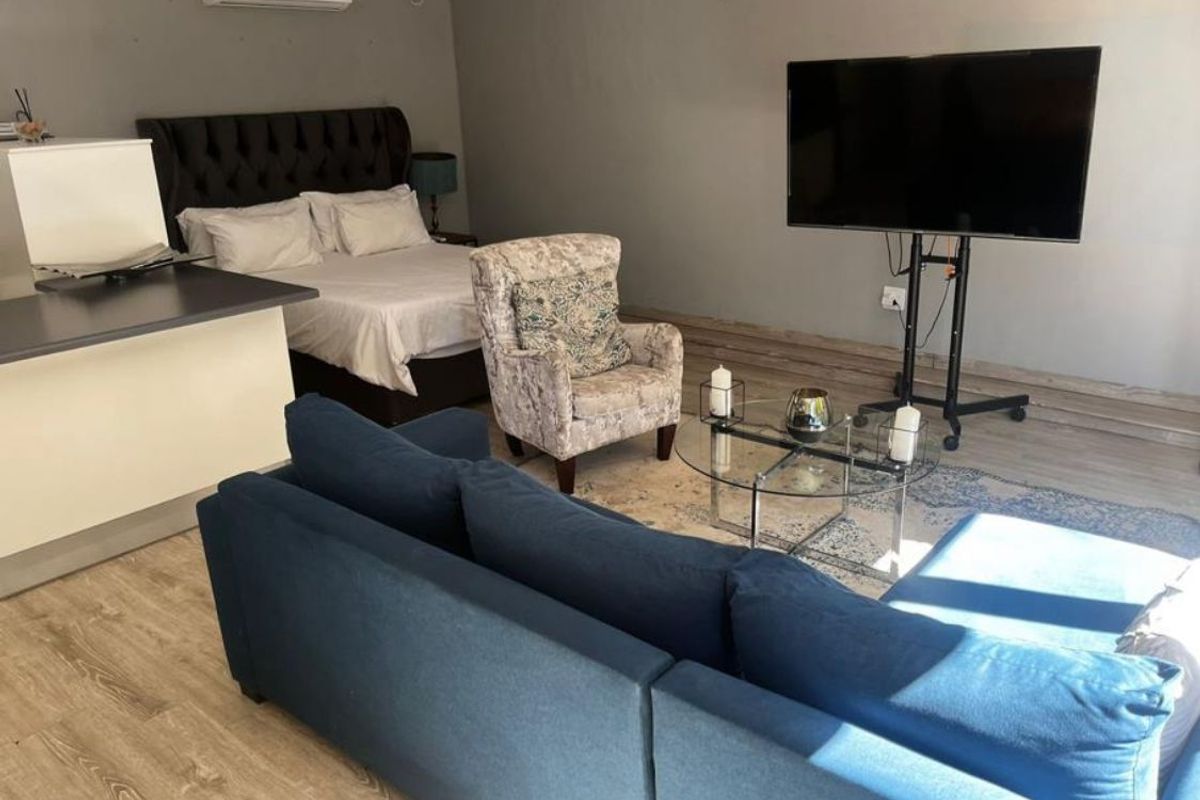 1 Bedroom Garden Cottage in Bryanston - Photo 4