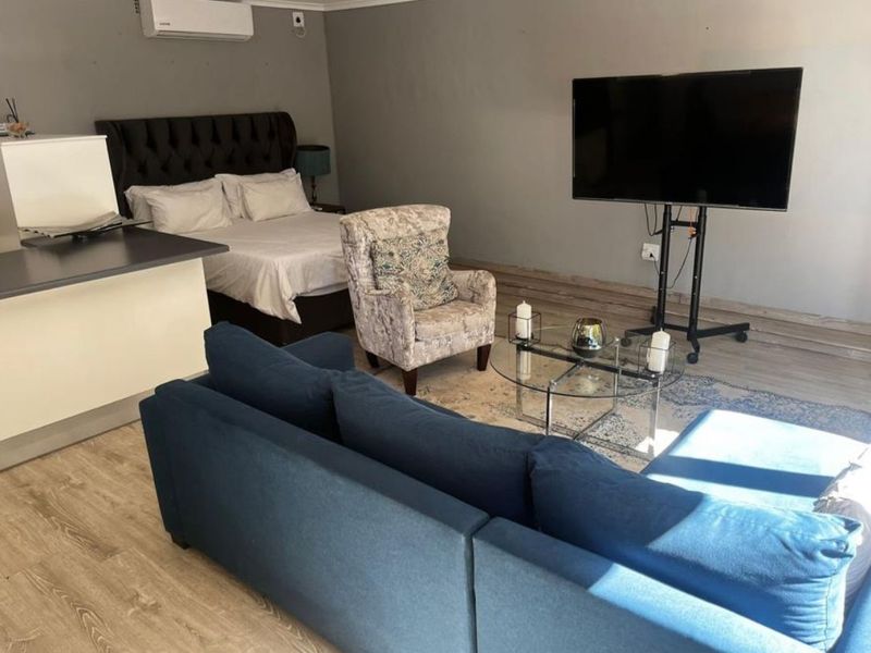 1 Bedroom Garden Cottage in Bryanston - Photo 4
